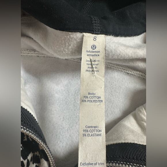 Lululemon Scuba Hoodie Black and White Floral Print 8 jacket EUC - Picture 7 of 8